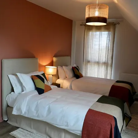 Very Pretty House 2 Minutes Walk From The Сasa de vacaciones